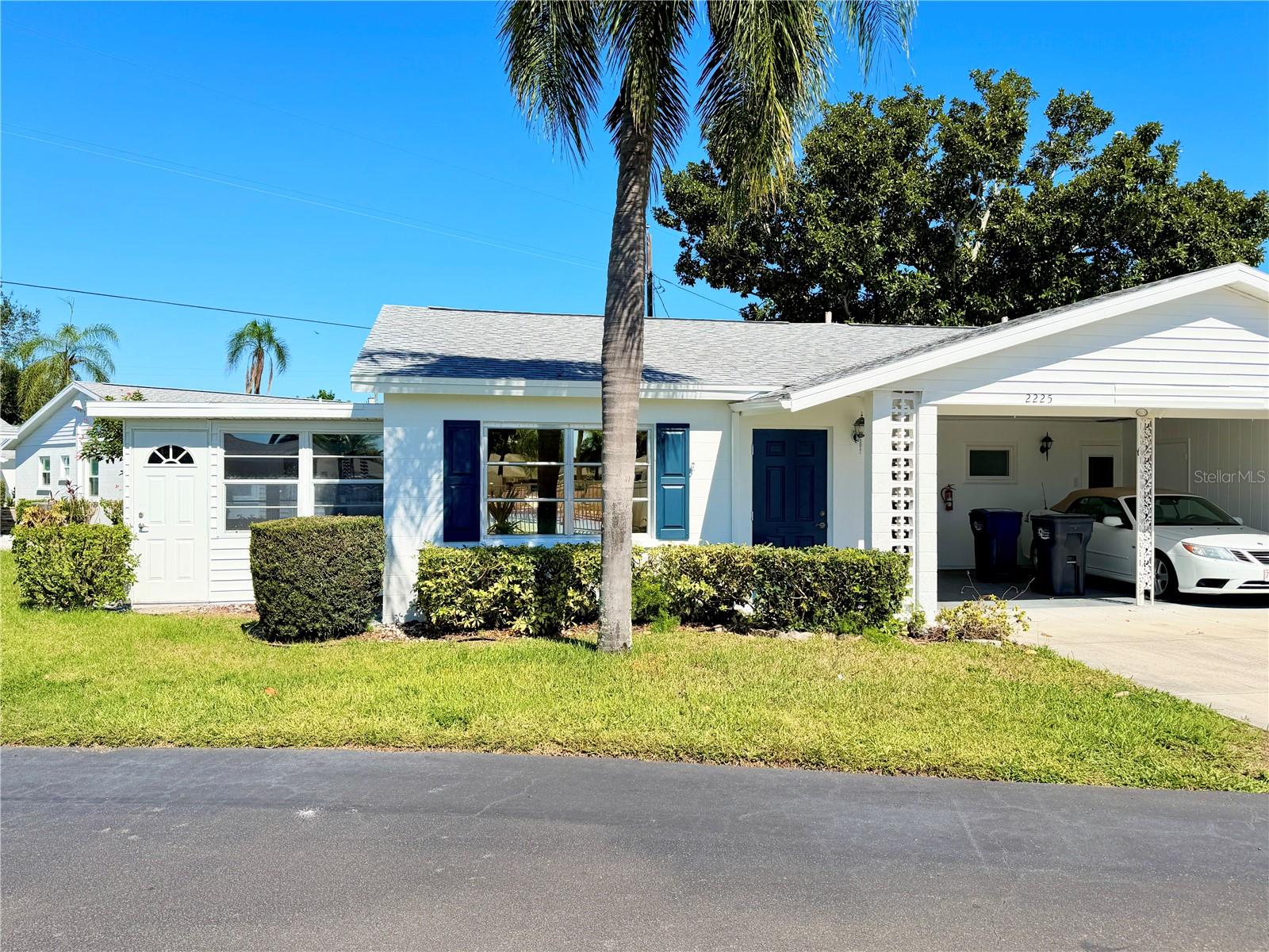 2225 Orange Blossom Ln Property Photo 2