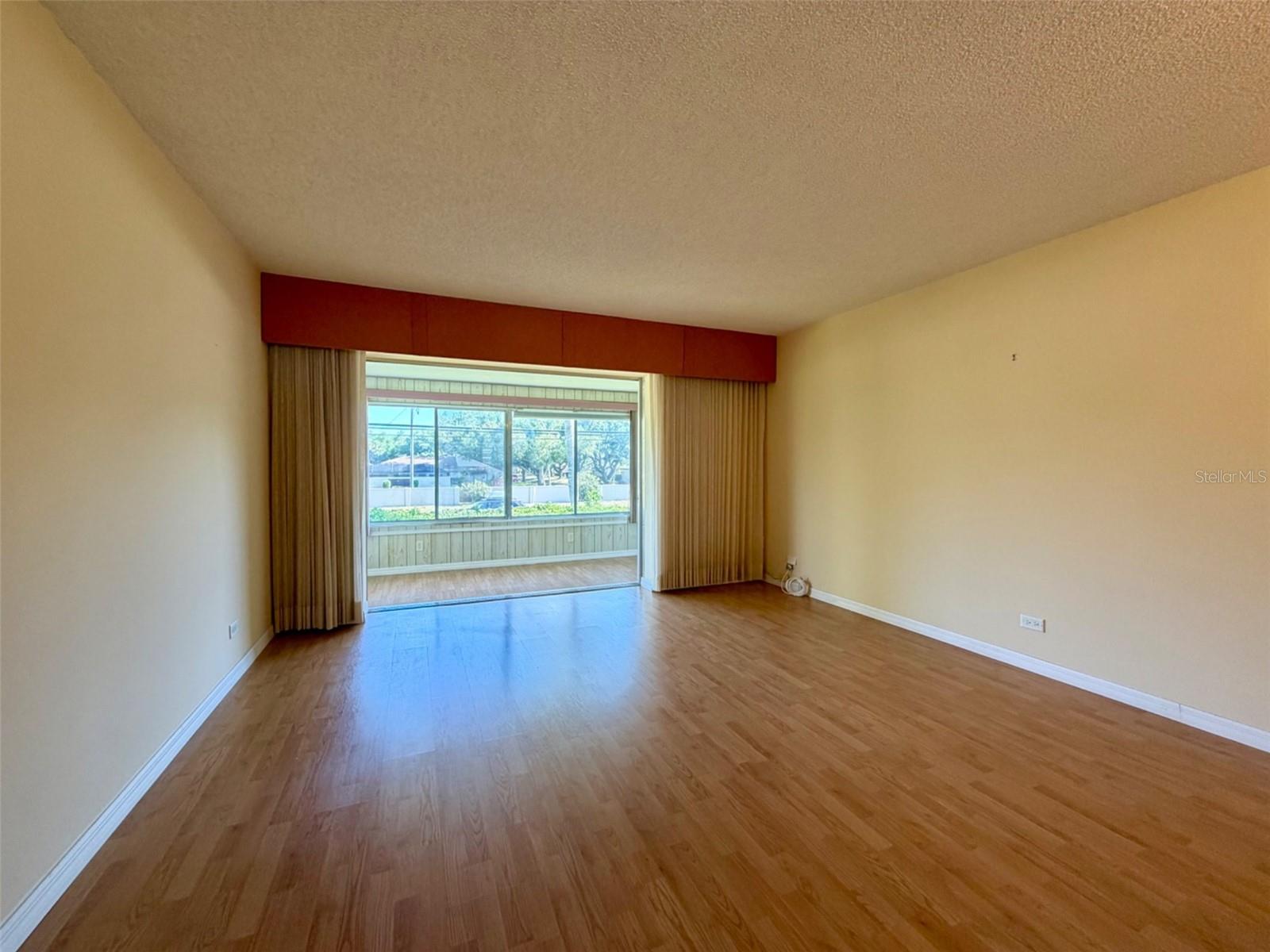 3900 Roxane Blvd #11b Property Photo 6