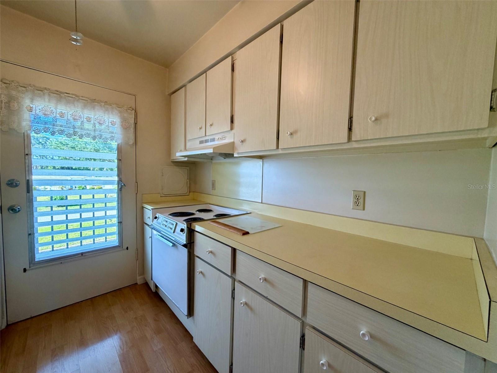 3900 Roxane Blvd #11b Property Photo 11