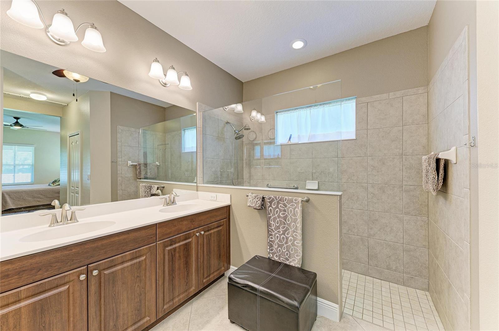 7750 Ridgelake Cir Property Photo 25