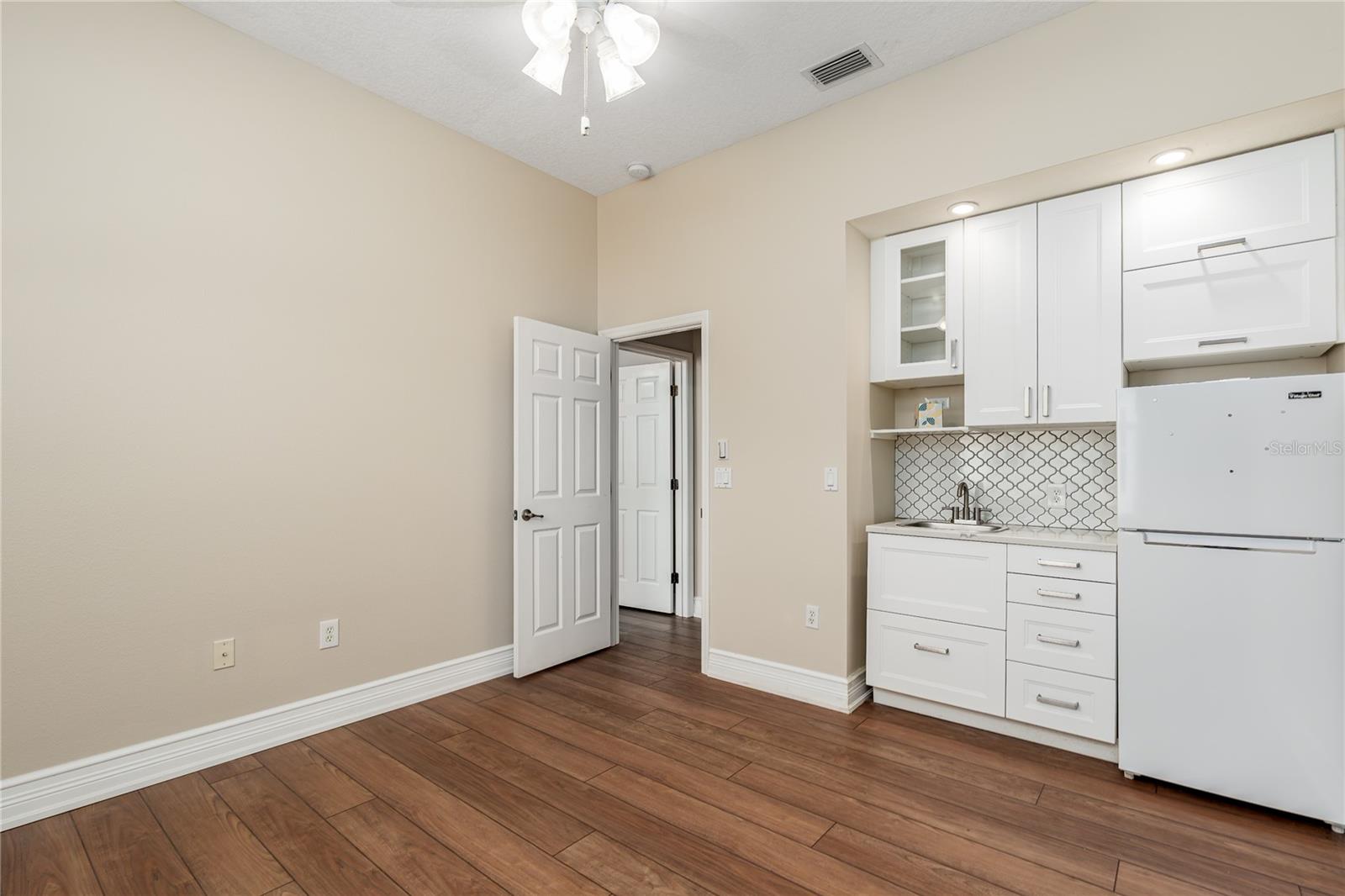 3208 Woodland Fern Dr Property Photo 18