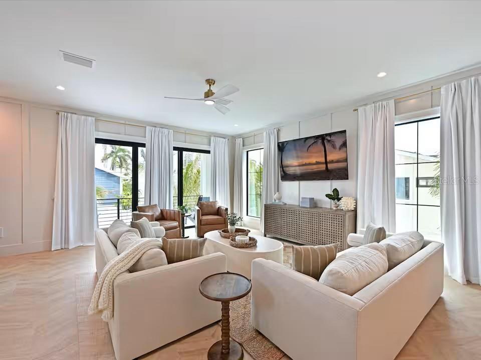 2209 Avenue B Property Photo 5