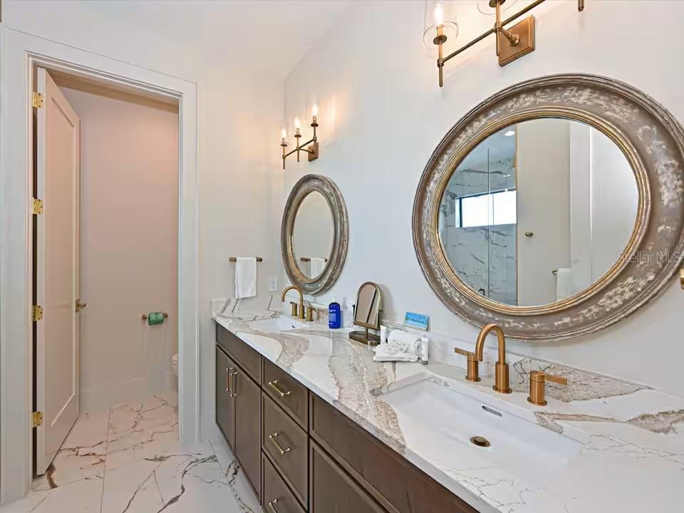 2209 Avenue B Property Photo 16