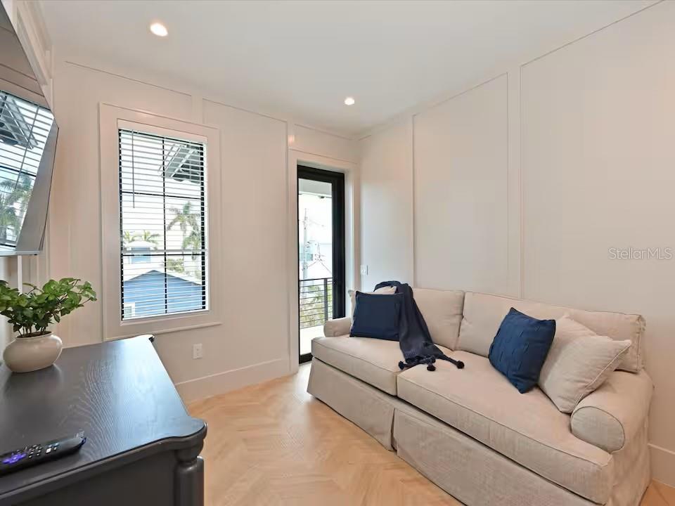 2209 Avenue B Property Photo 28