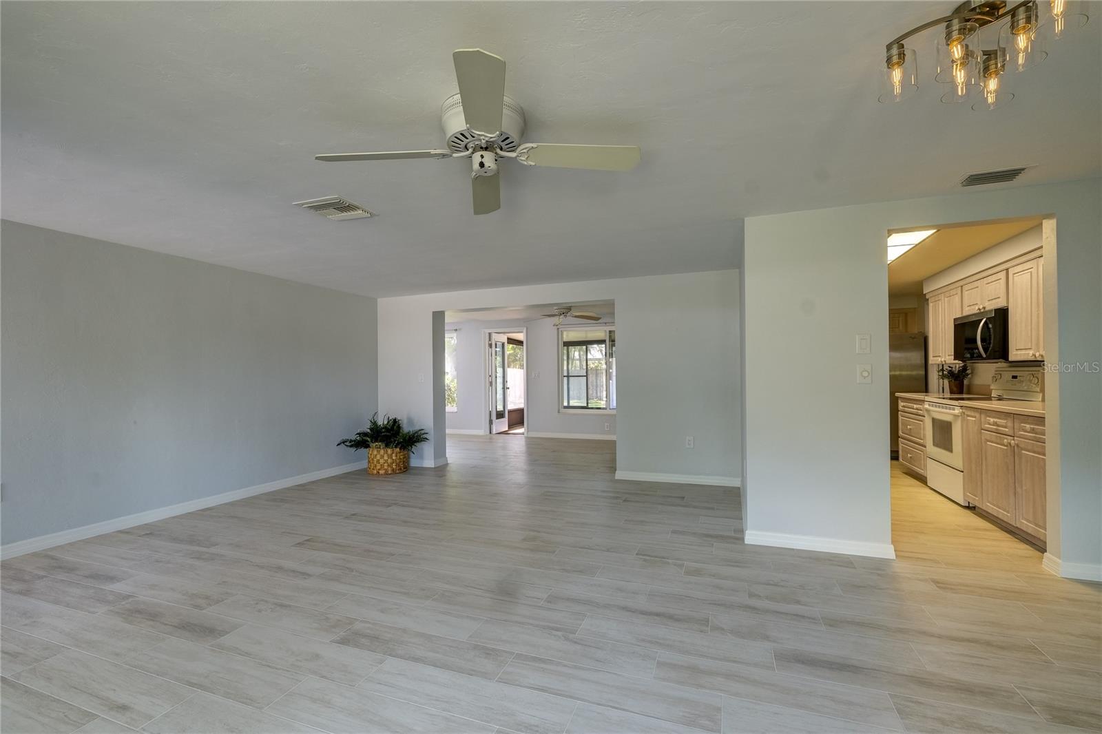3024 Chase Cir Property Photo 6