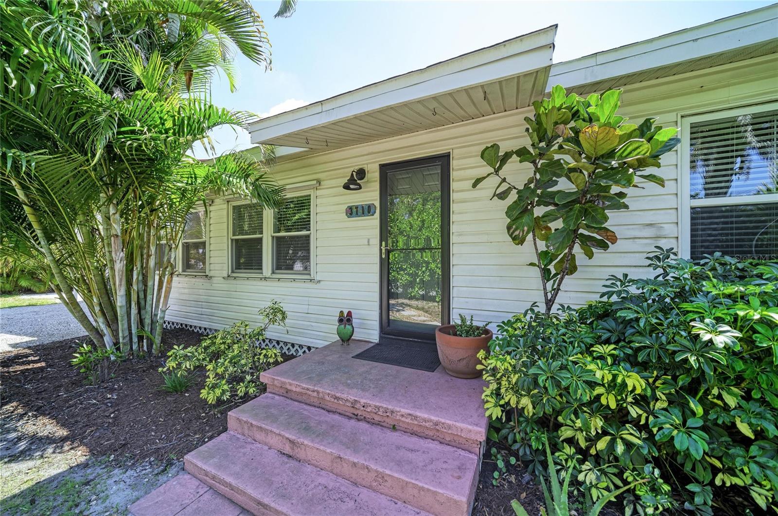 3710 Rilma Ave Property Photo 4