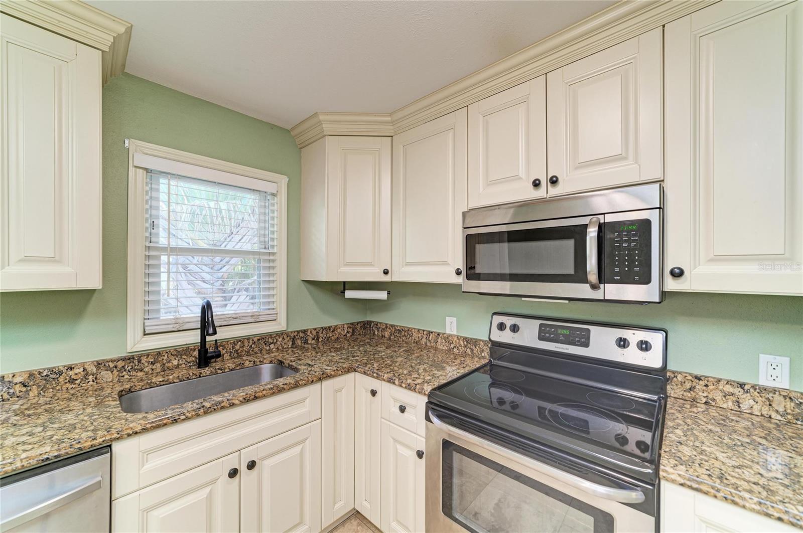3710 Rilma Ave Property Photo 12
