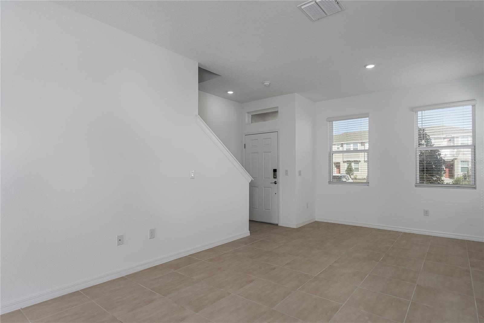 6106 Fairmont Ln Property Photo 4