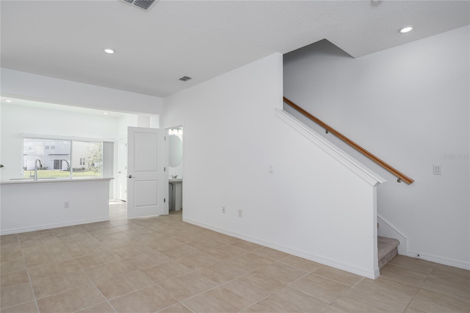 6106 Fairmont Ln Property Photo 5