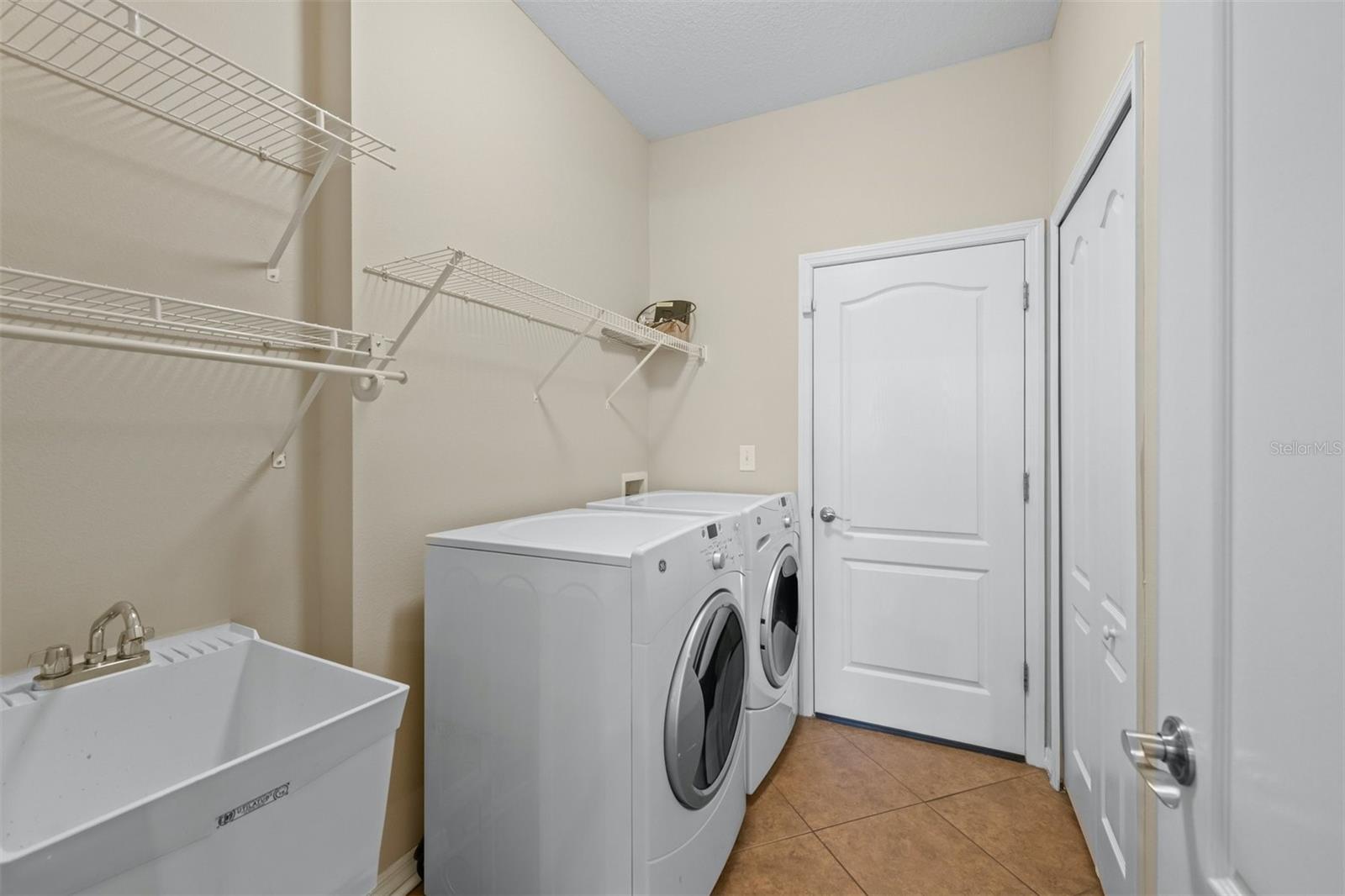 8302 Karpeal Dr Property Photo 26