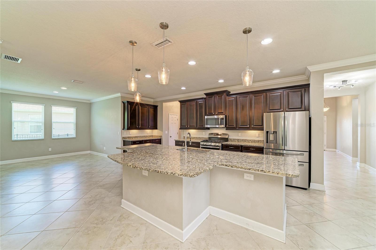 12821 Balsam Ter Property Photo 2