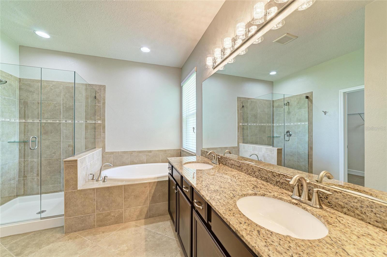 12821 Balsam Ter Property Photo 5