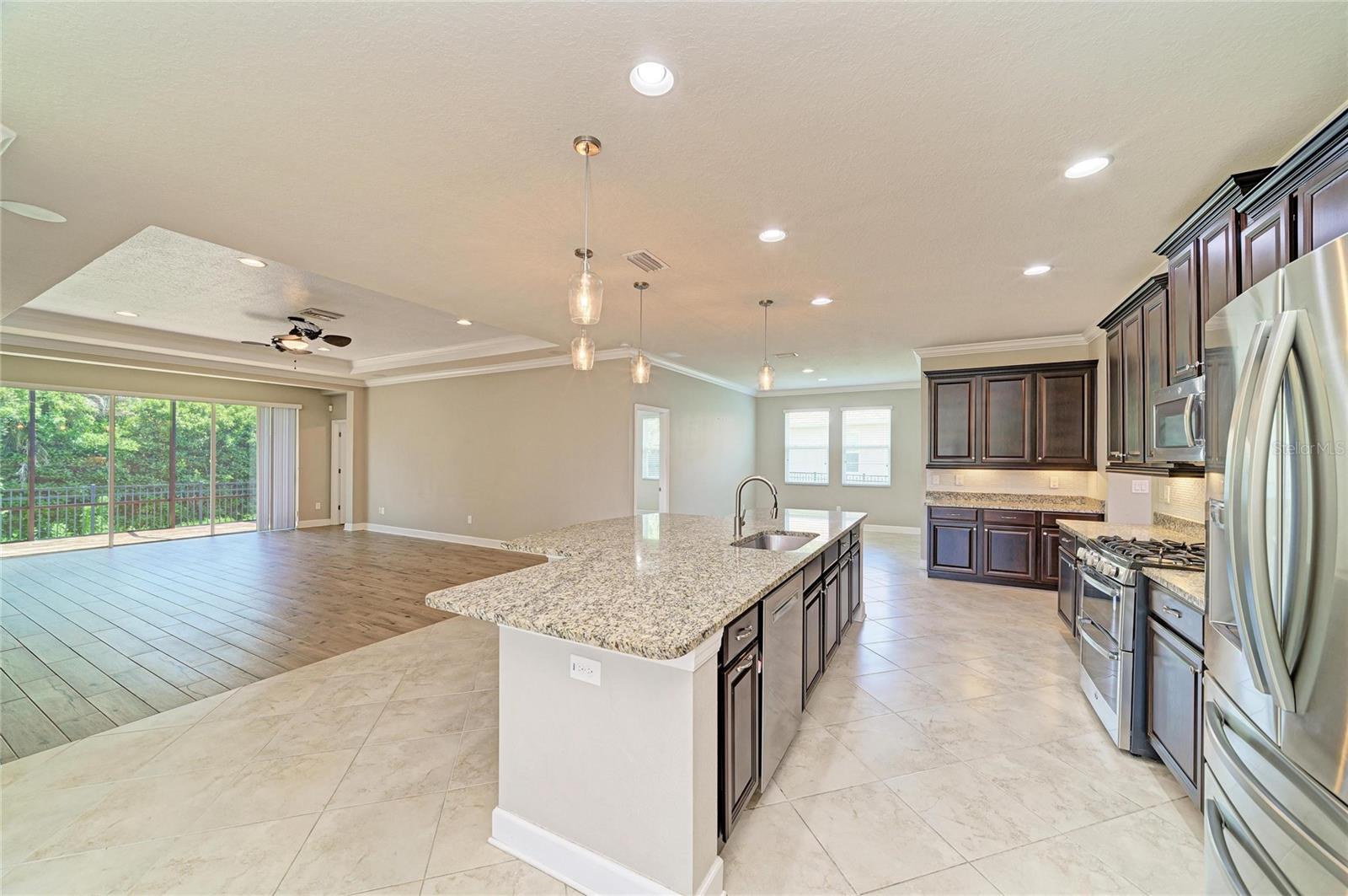 12821 Balsam Ter Property Photo 21
