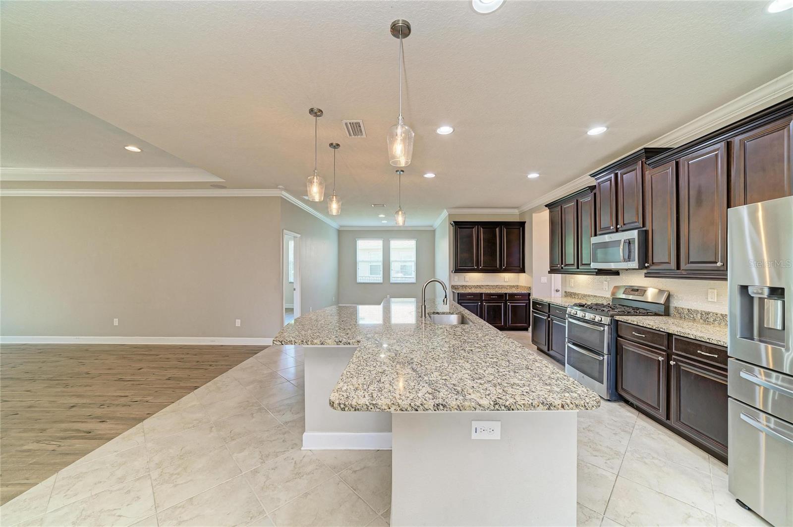 12821 Balsam Ter Property Photo 22