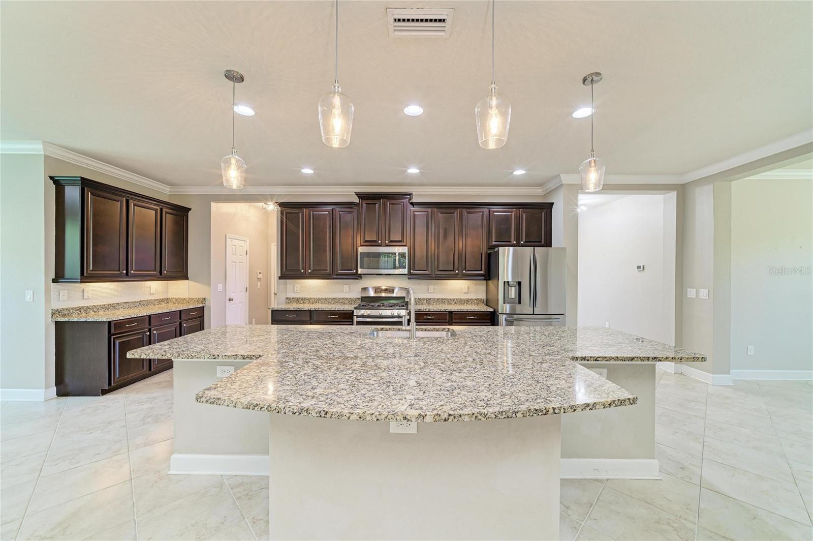 12821 Balsam Ter Property Photo 23