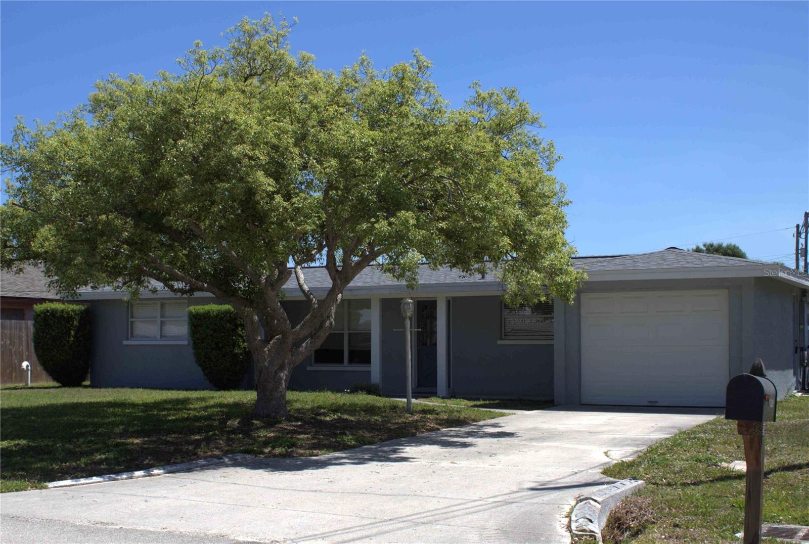 3219 Cambridge Dr Property Photo 1