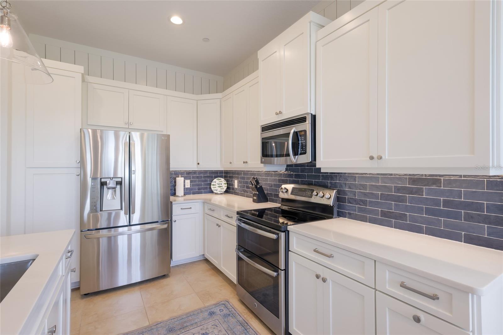 258 Sapphire Lake Dr #202 Property Photo 13