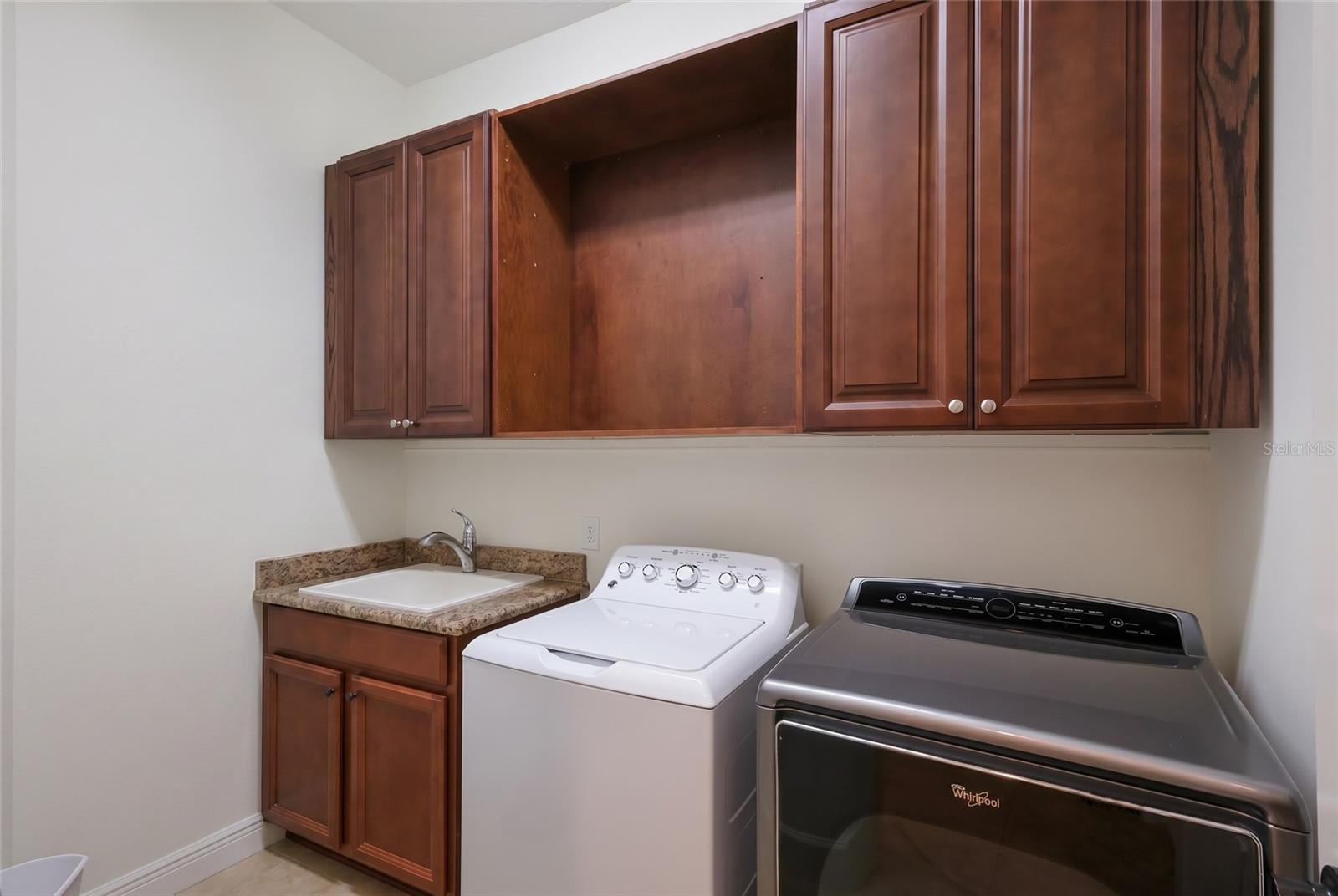 258 Sapphire Lake Dr #202 Property Photo 17