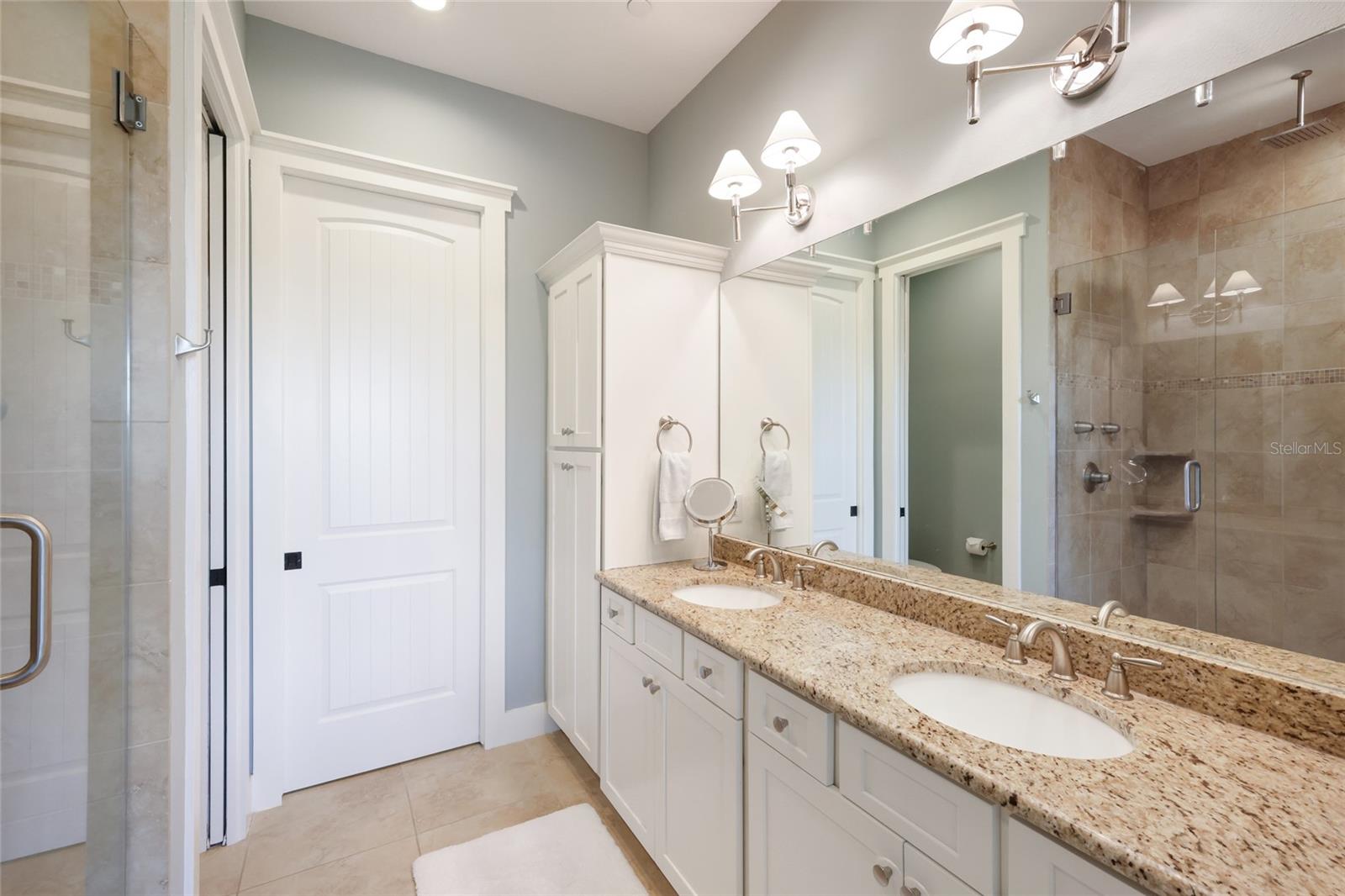 258 Sapphire Lake Dr #202 Property Photo 21