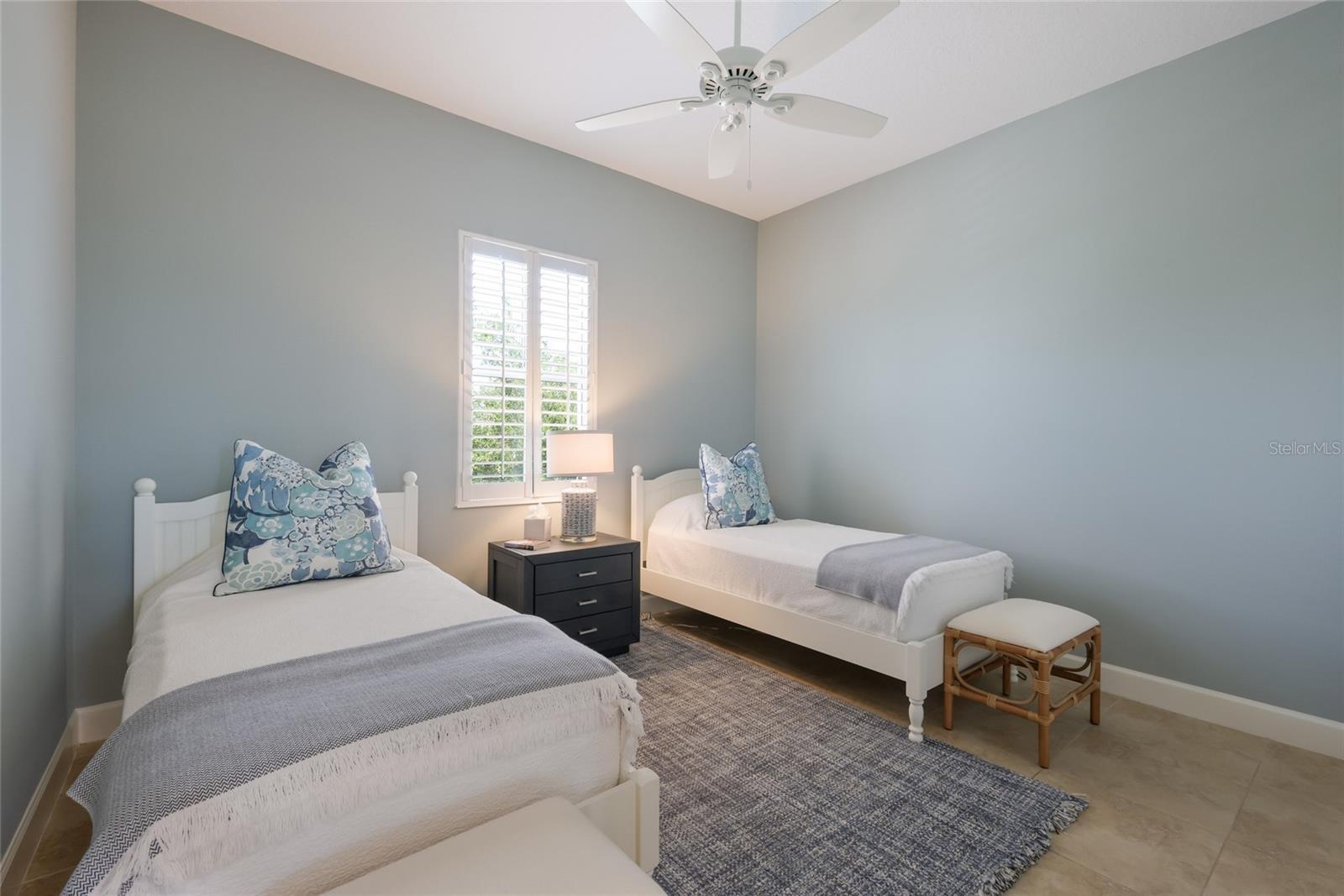 258 Sapphire Lake Dr #202 Property Photo 28