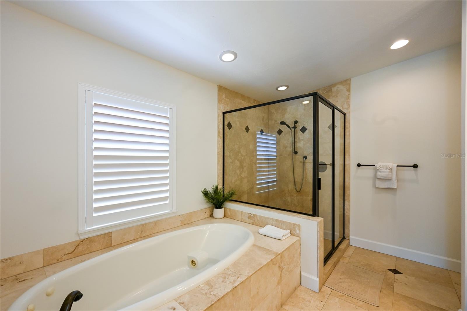109 6th St N #a & B Property Photo 25