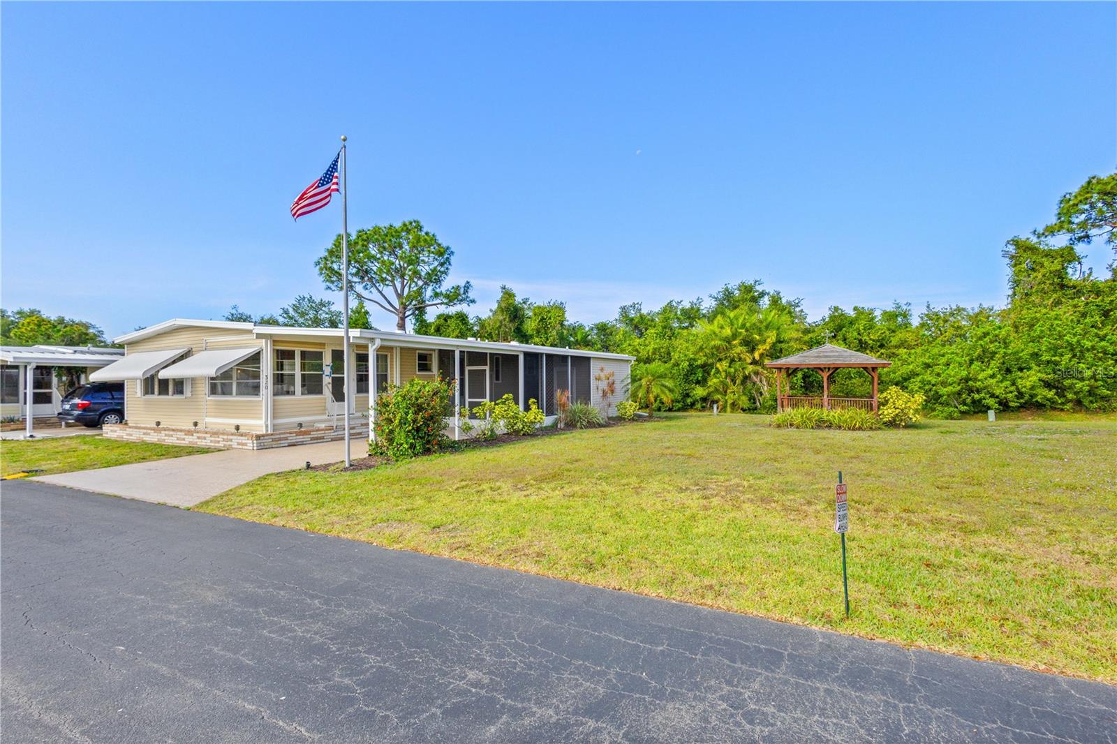 320 Tropic Dr Property Photo 1