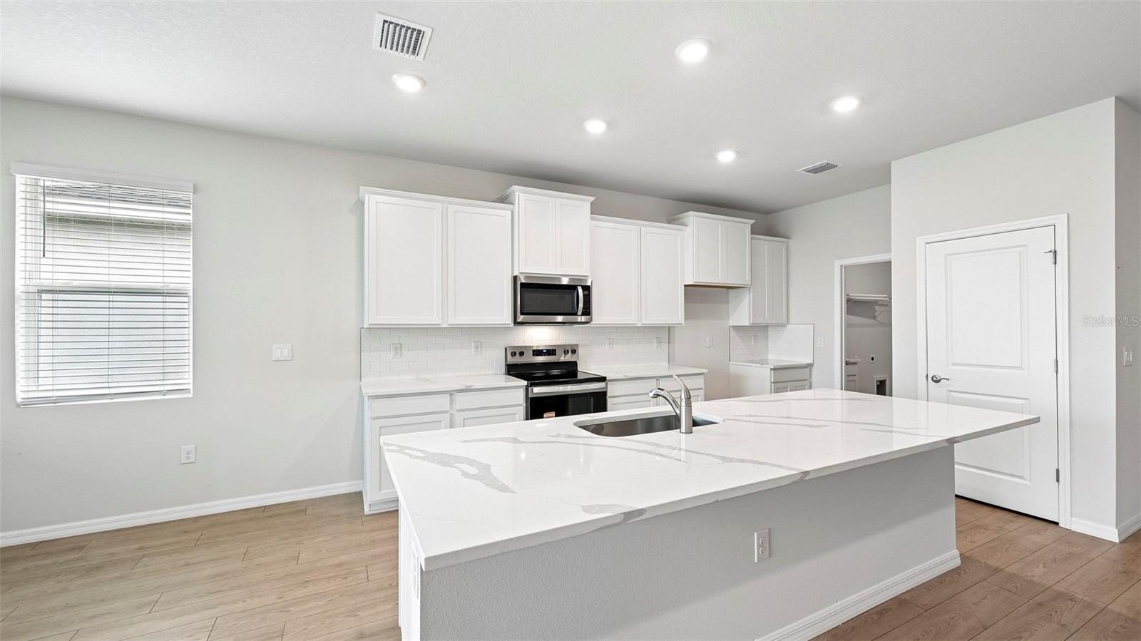 1505 Love Grass Ter Property Photo 3