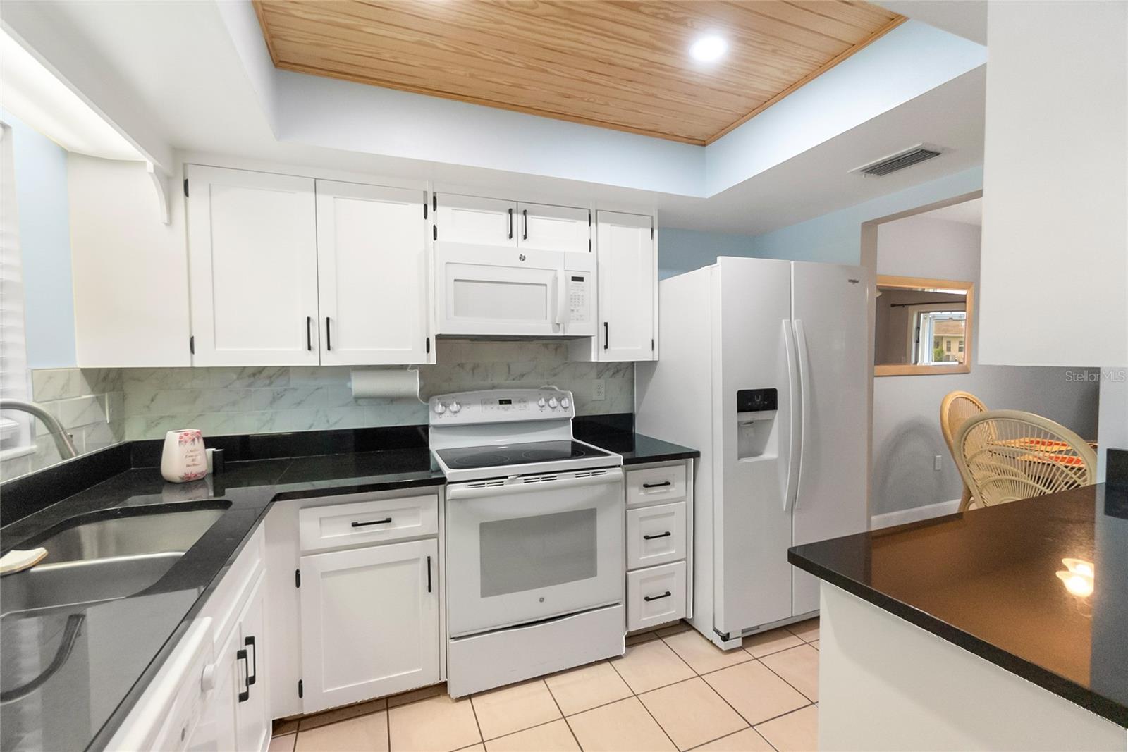 676 Park Cir Property Photo 4