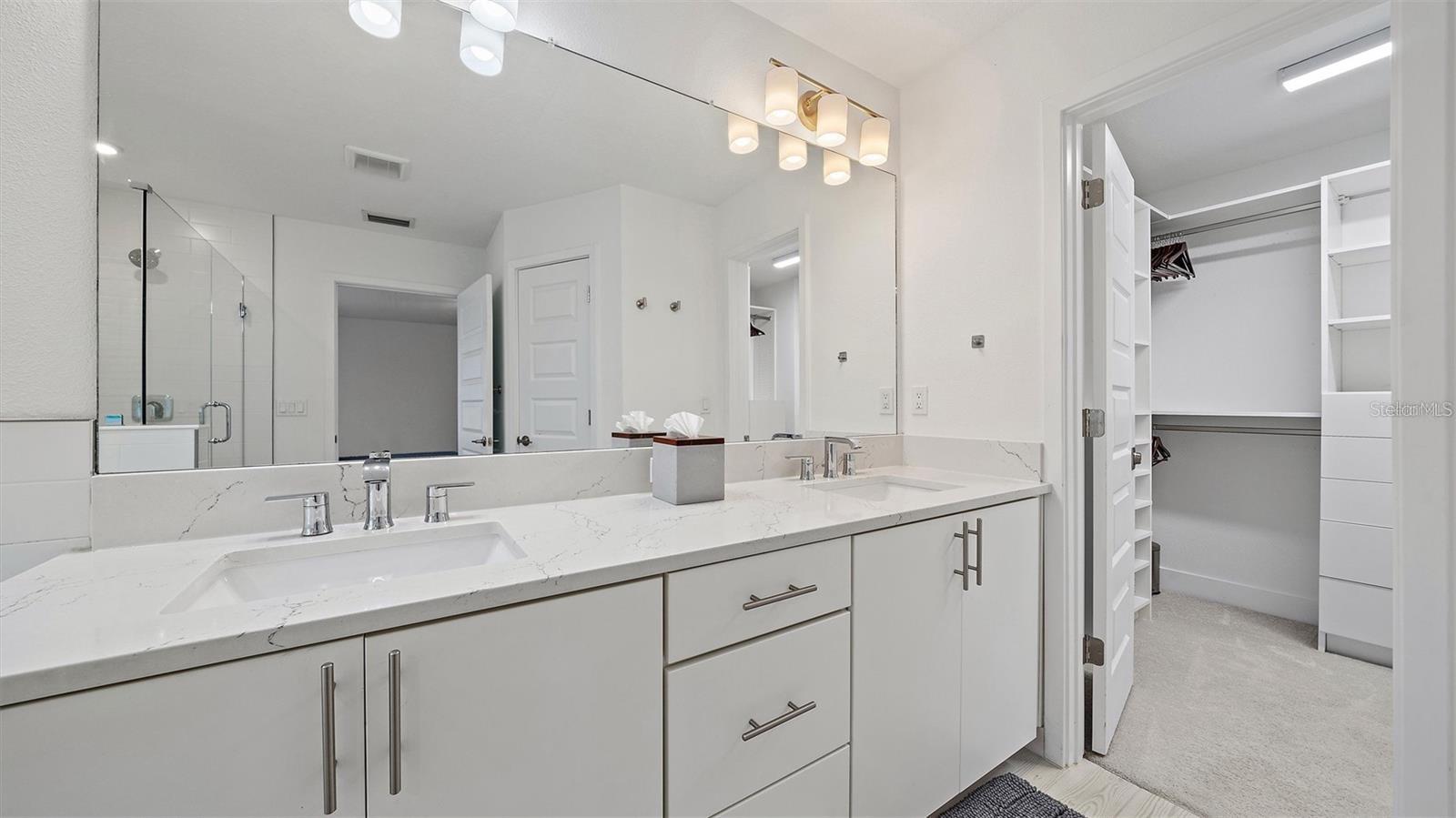 2587 Temple St Property Photo 14