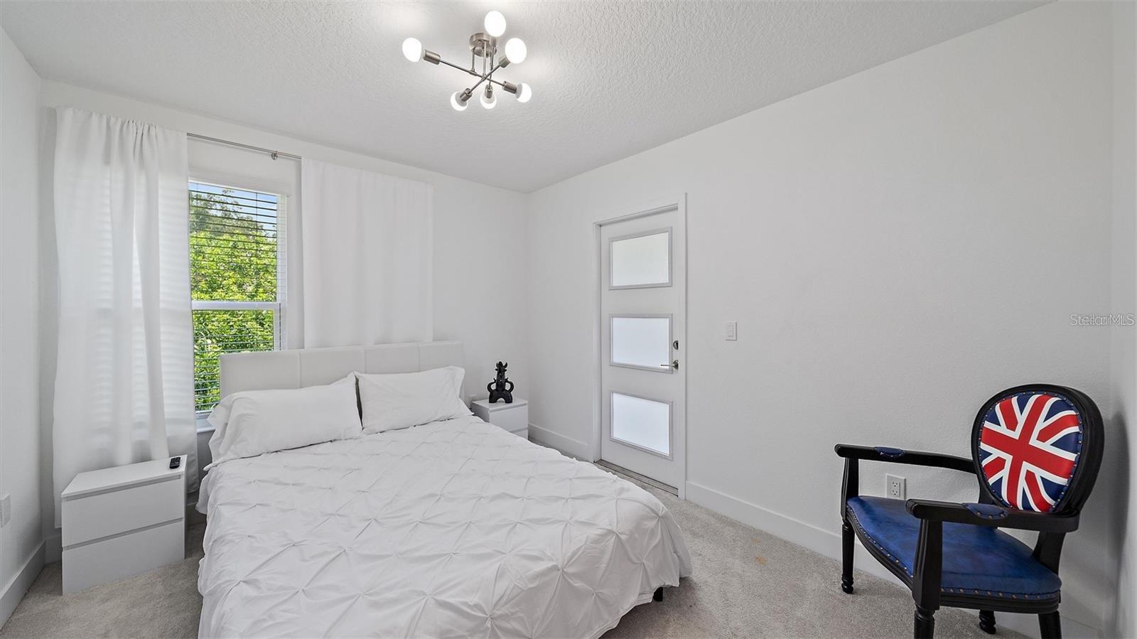 2587 Temple St Property Photo 20