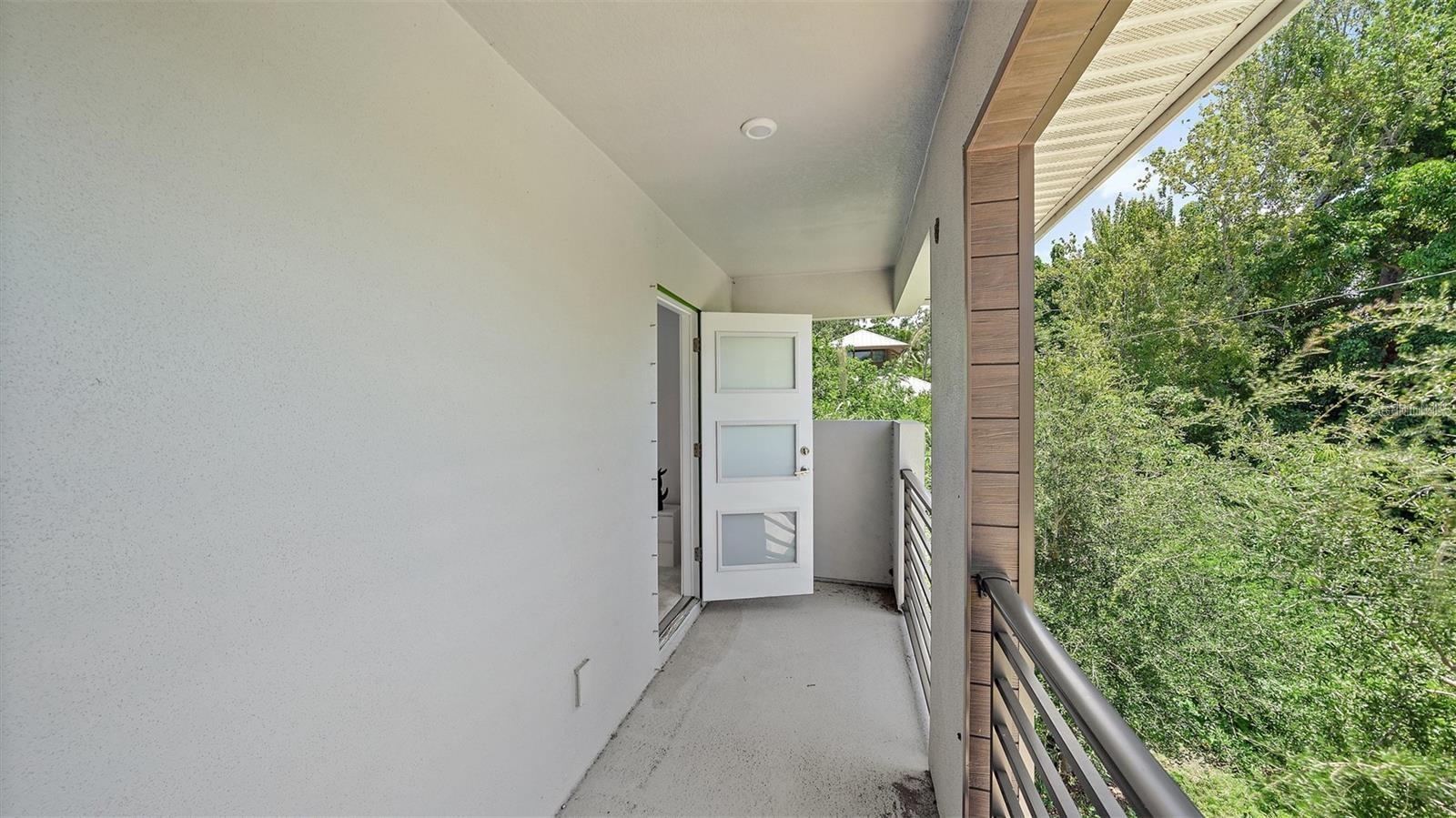 2587 Temple St Property Photo 22