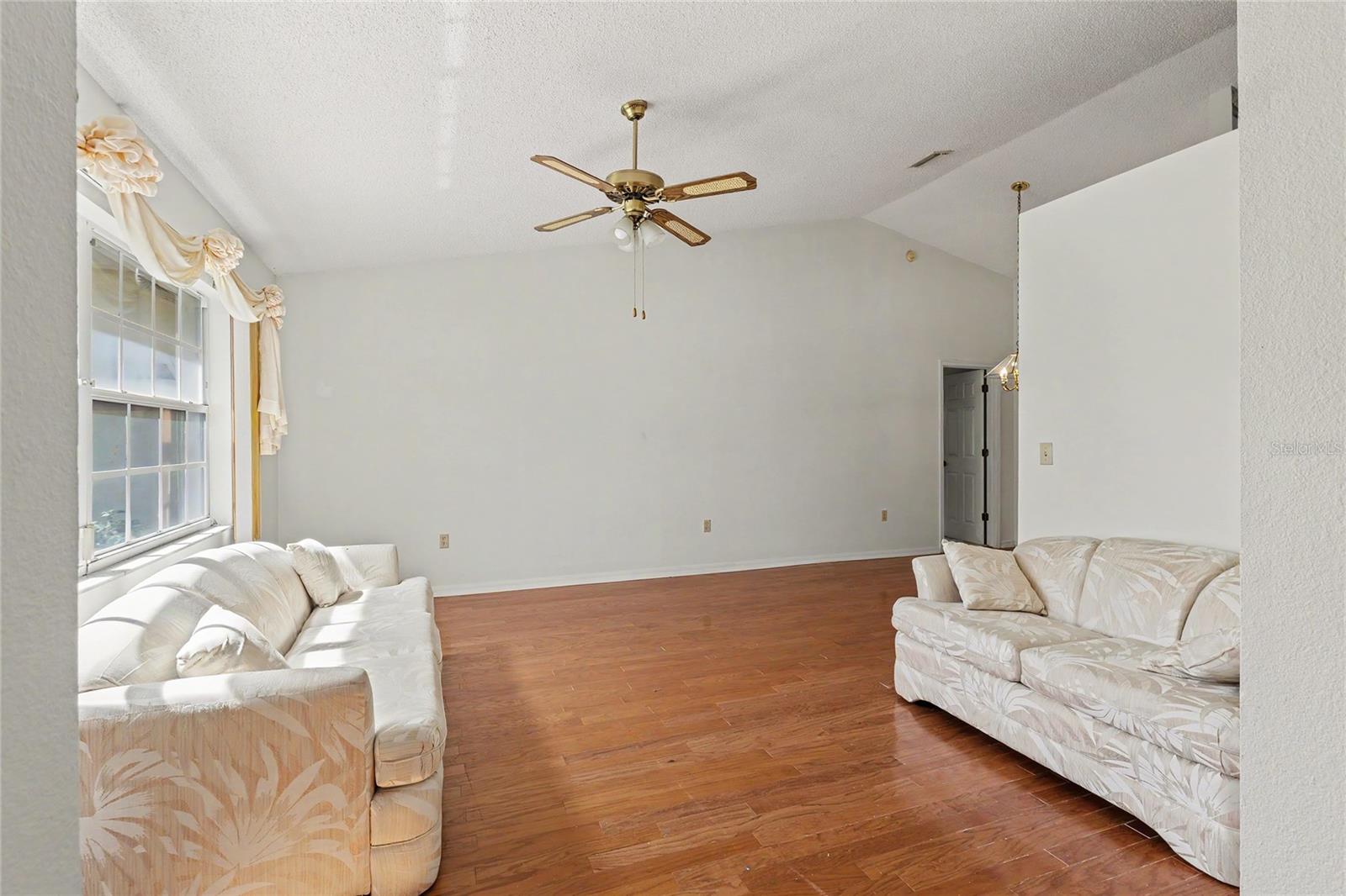 5657 29th Street Cir E Property Photo 6