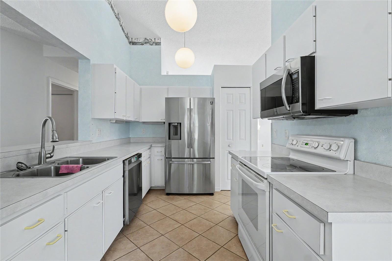 5657 29th Street Cir E Property Photo 11