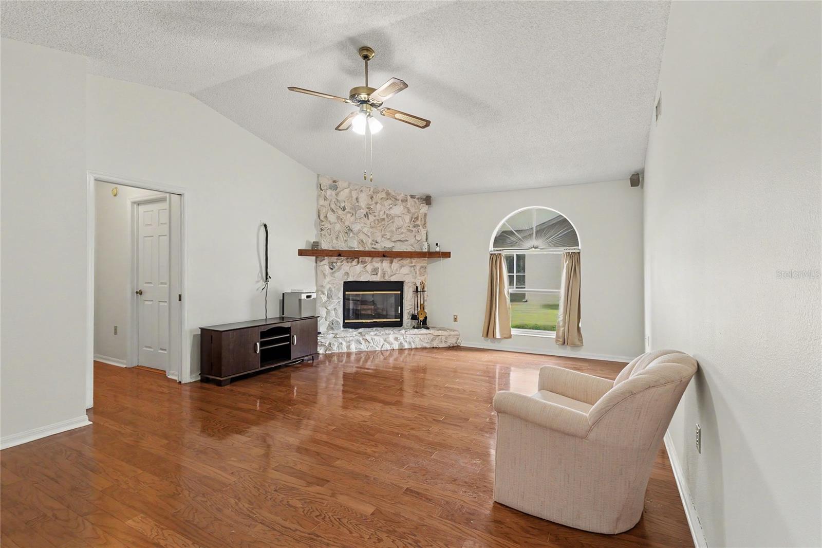 5657 29th Street Cir E Property Photo 14