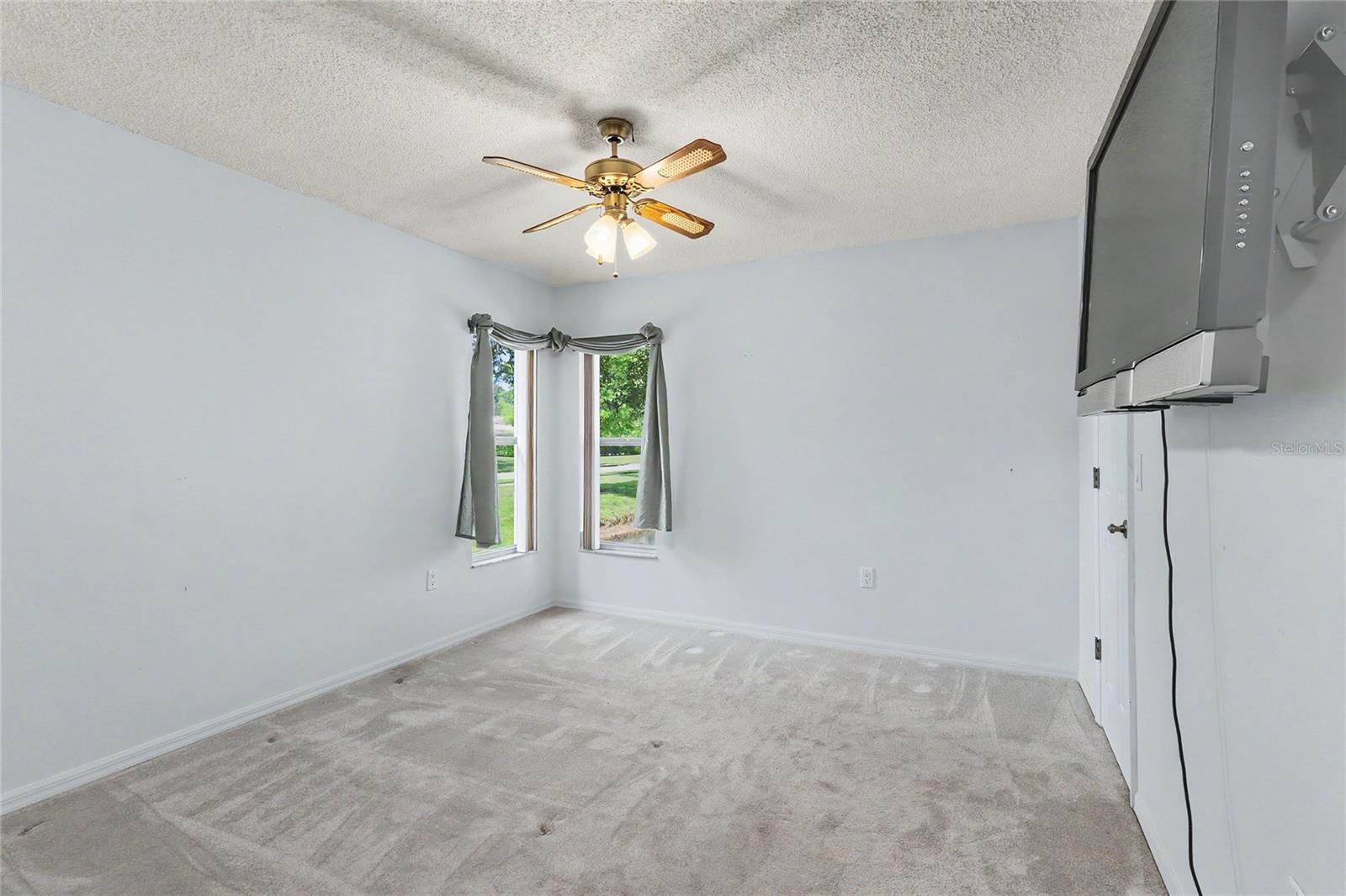 5657 29th Street Cir E Property Photo 20