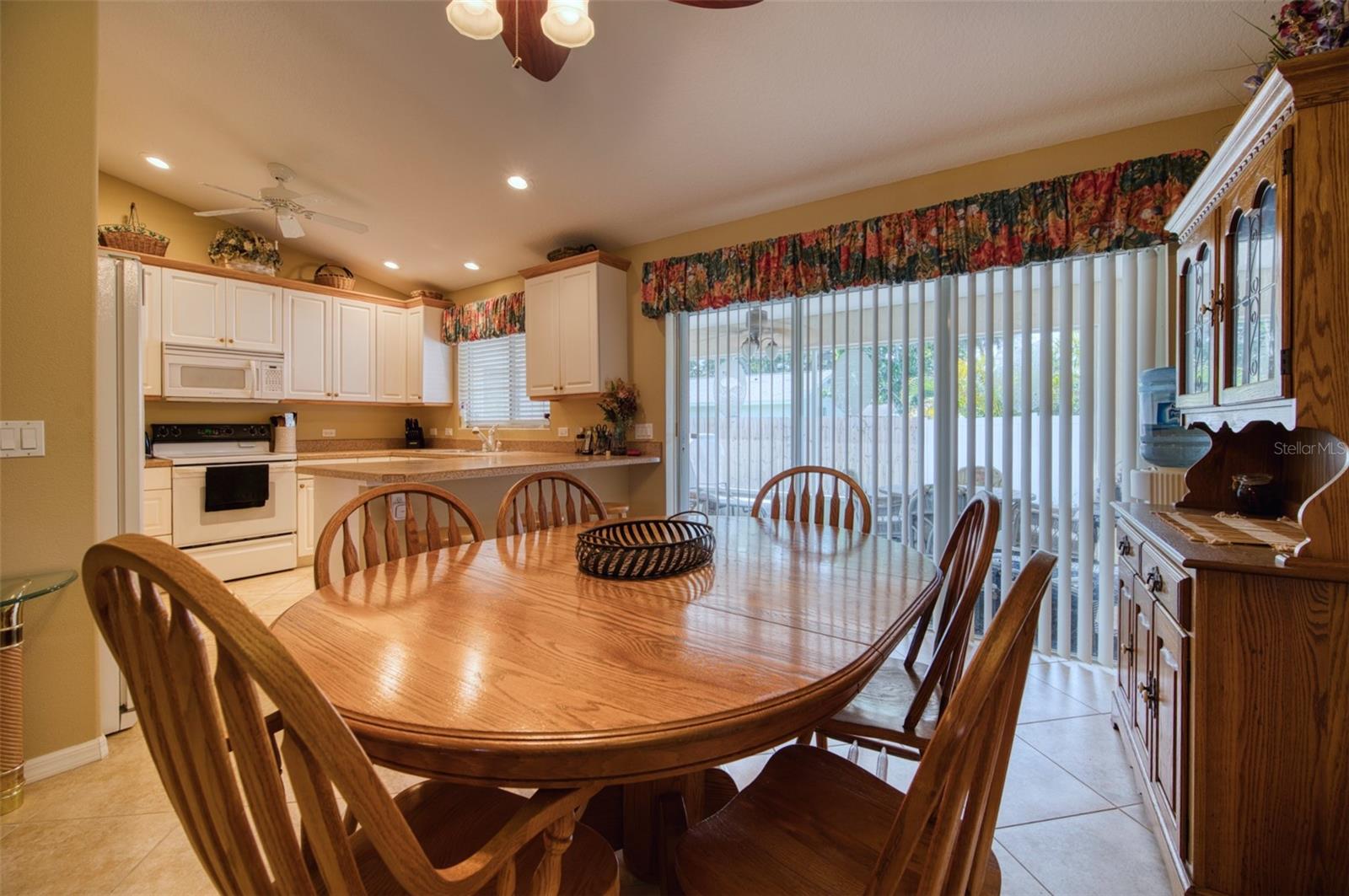 541 Falkland Rd Property Photo 5