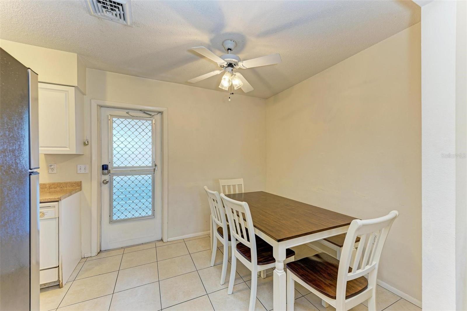 401 Shore Rd Property Photo 6