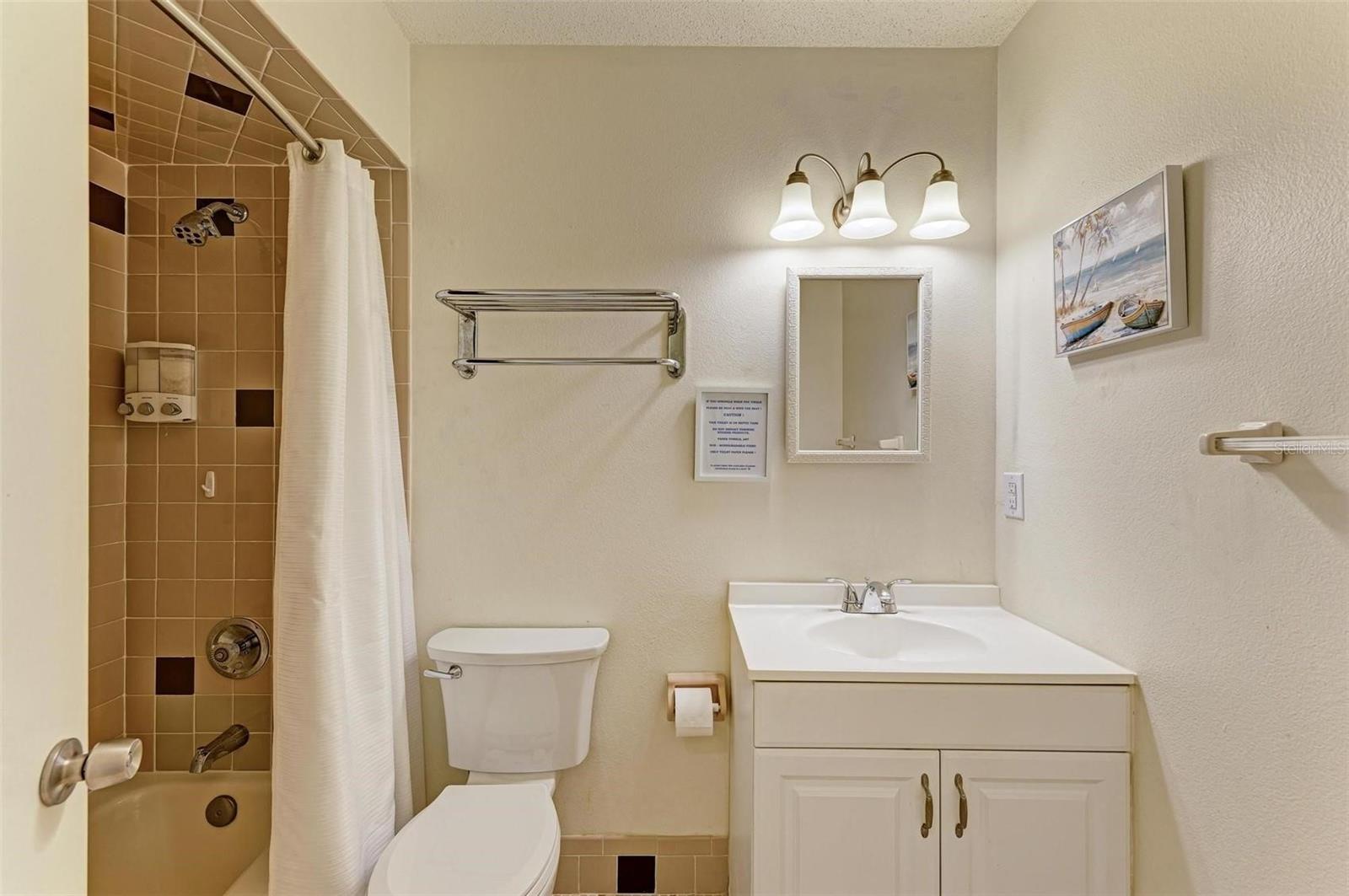 401 Shore Rd Property Photo 12