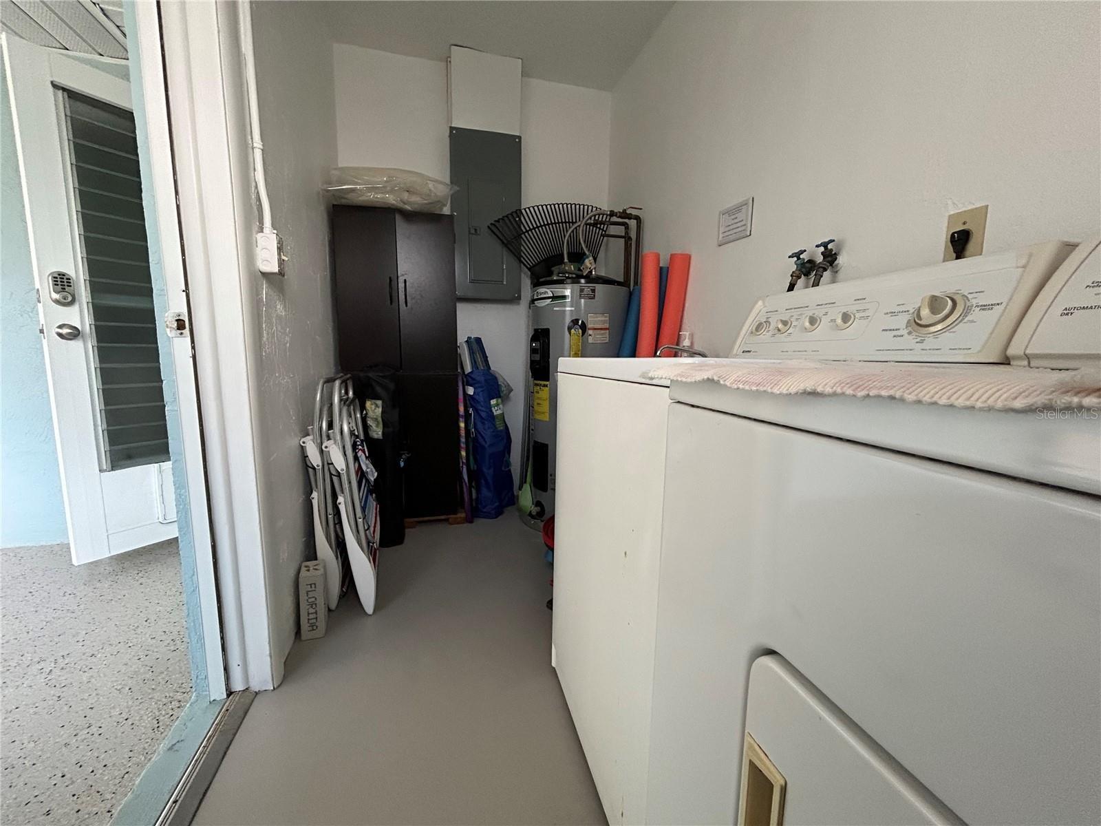 401 Shore Rd Property Photo 14