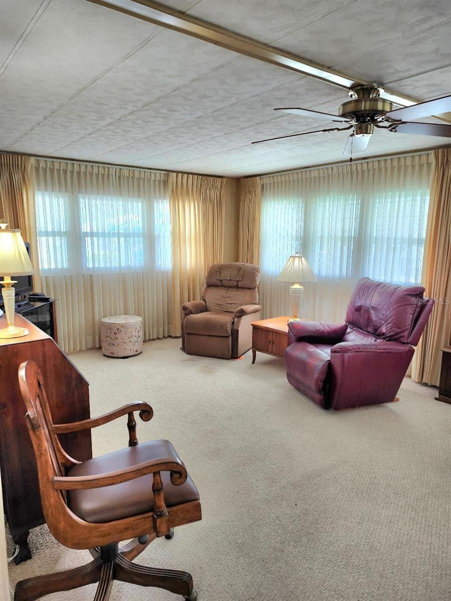 6512 Texas St Property Photo 9