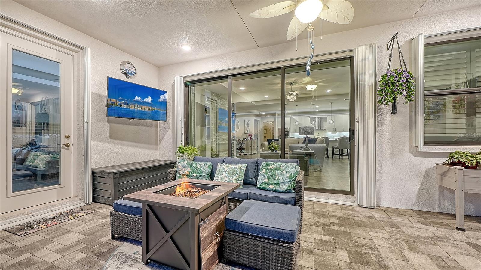 4921 Surfside Cir Property Photo 5