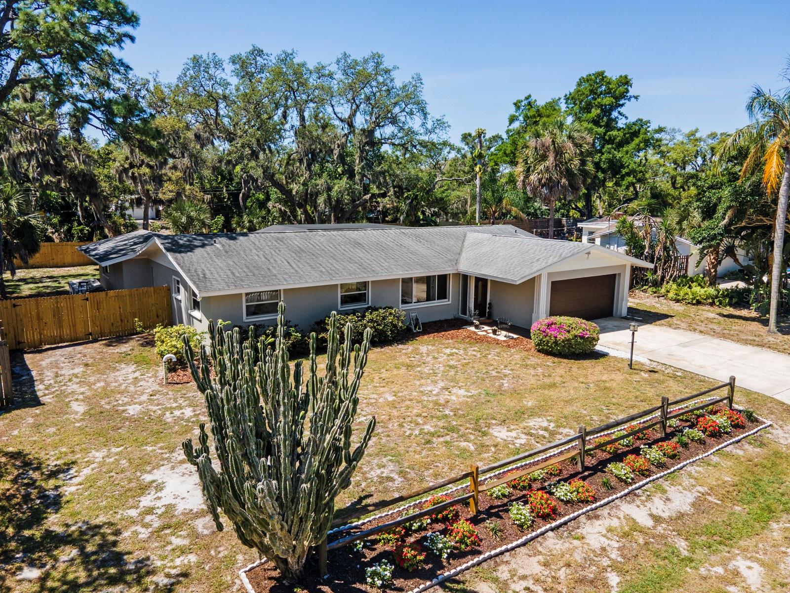2352 Palm Ter Property Photo 4