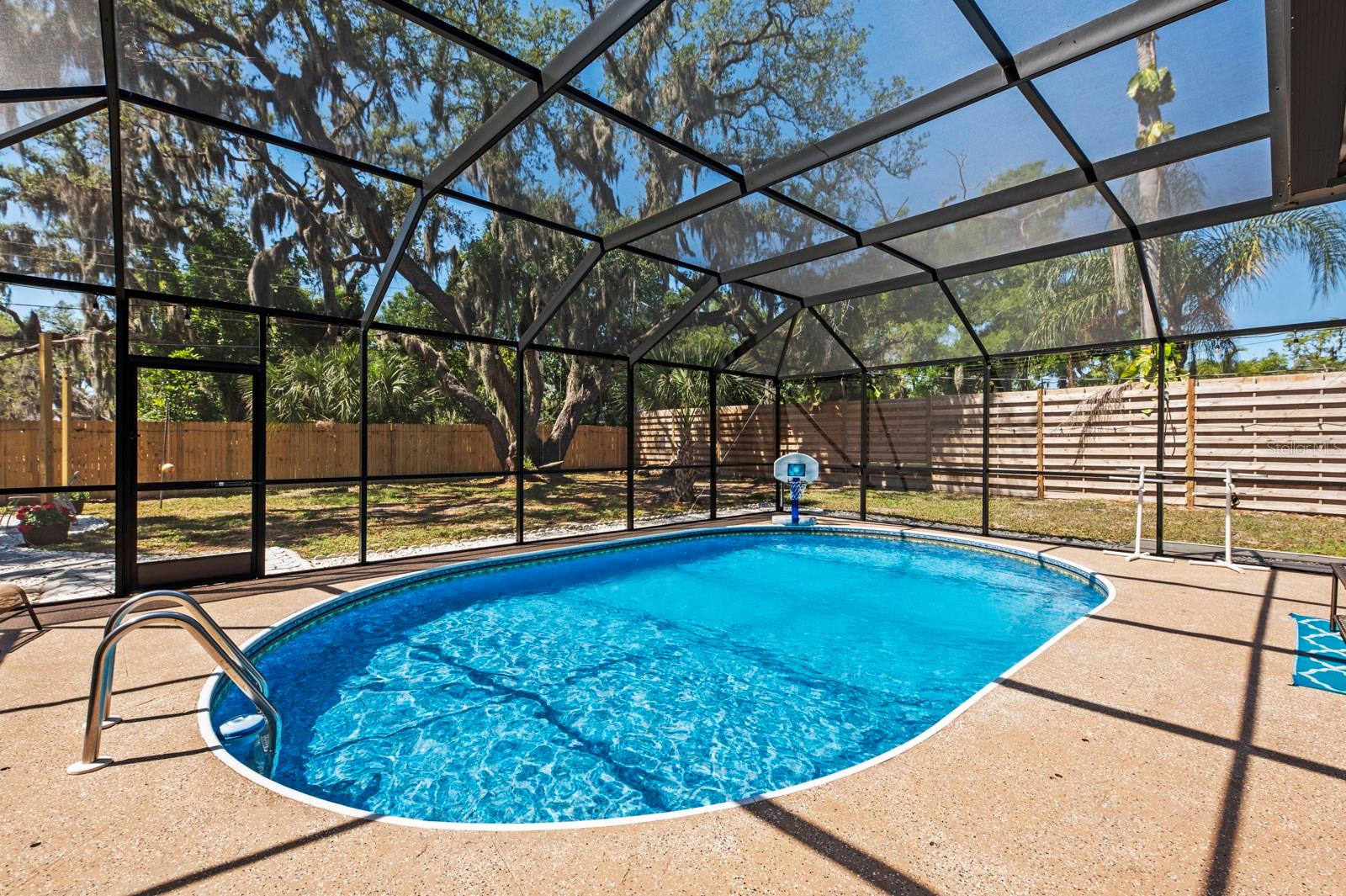 2352 Palm Ter Property Photo 5