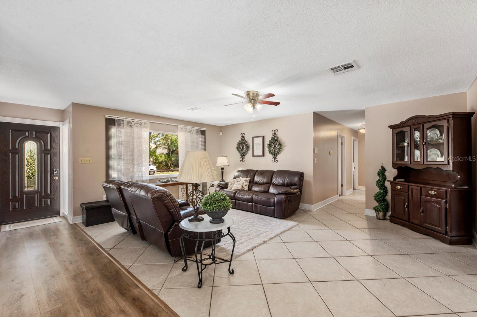 2352 Palm Ter Property Photo 9