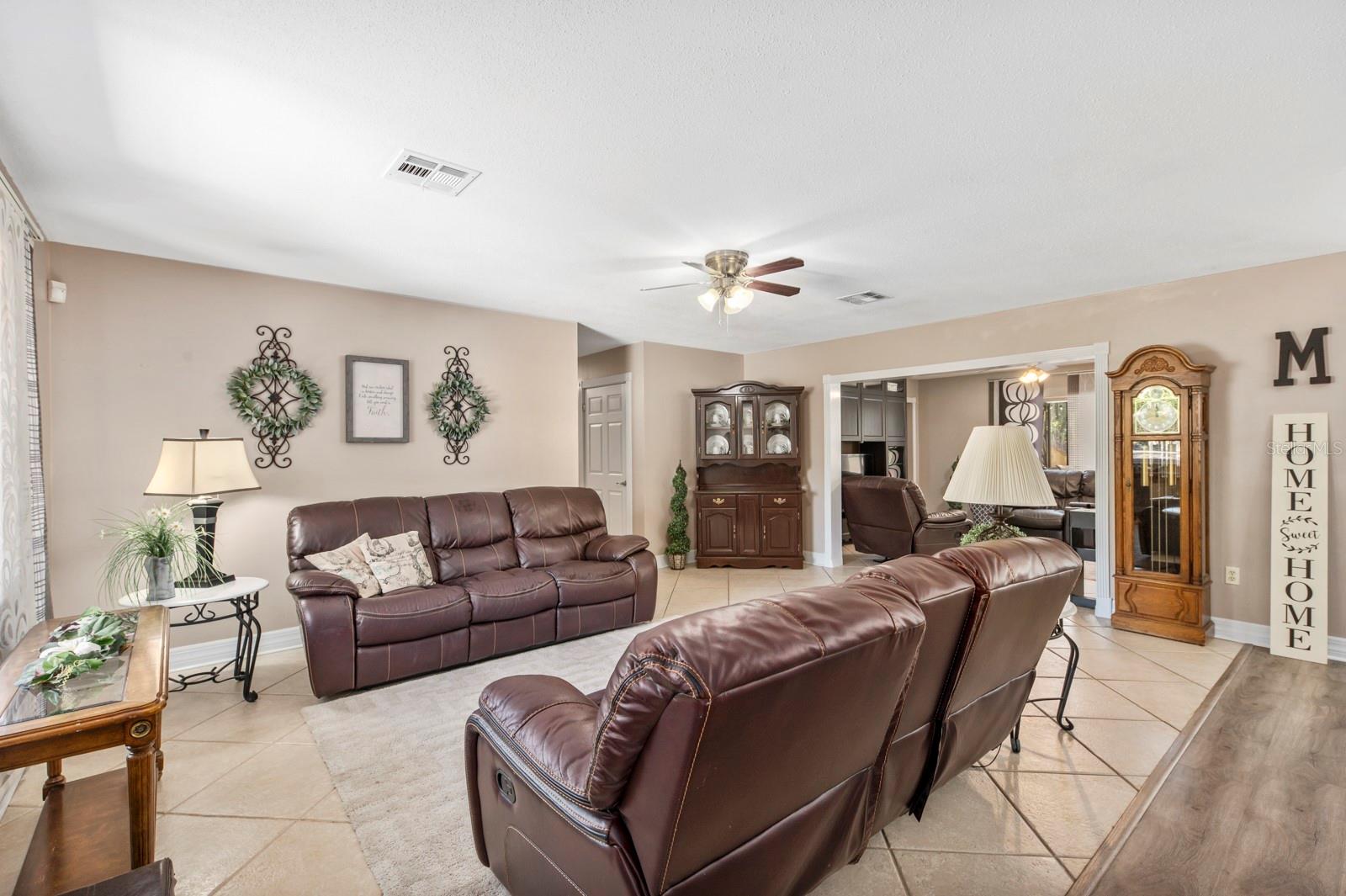 2352 Palm Ter Property Photo 10
