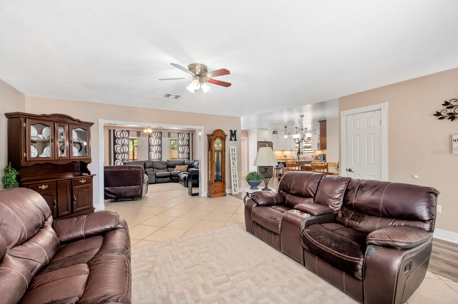 2352 Palm Ter Property Photo 11