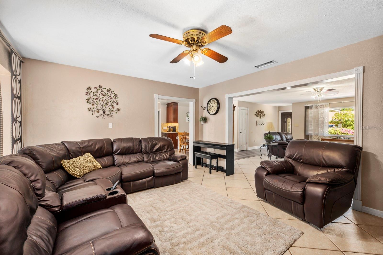 2352 Palm Ter Property Photo 12