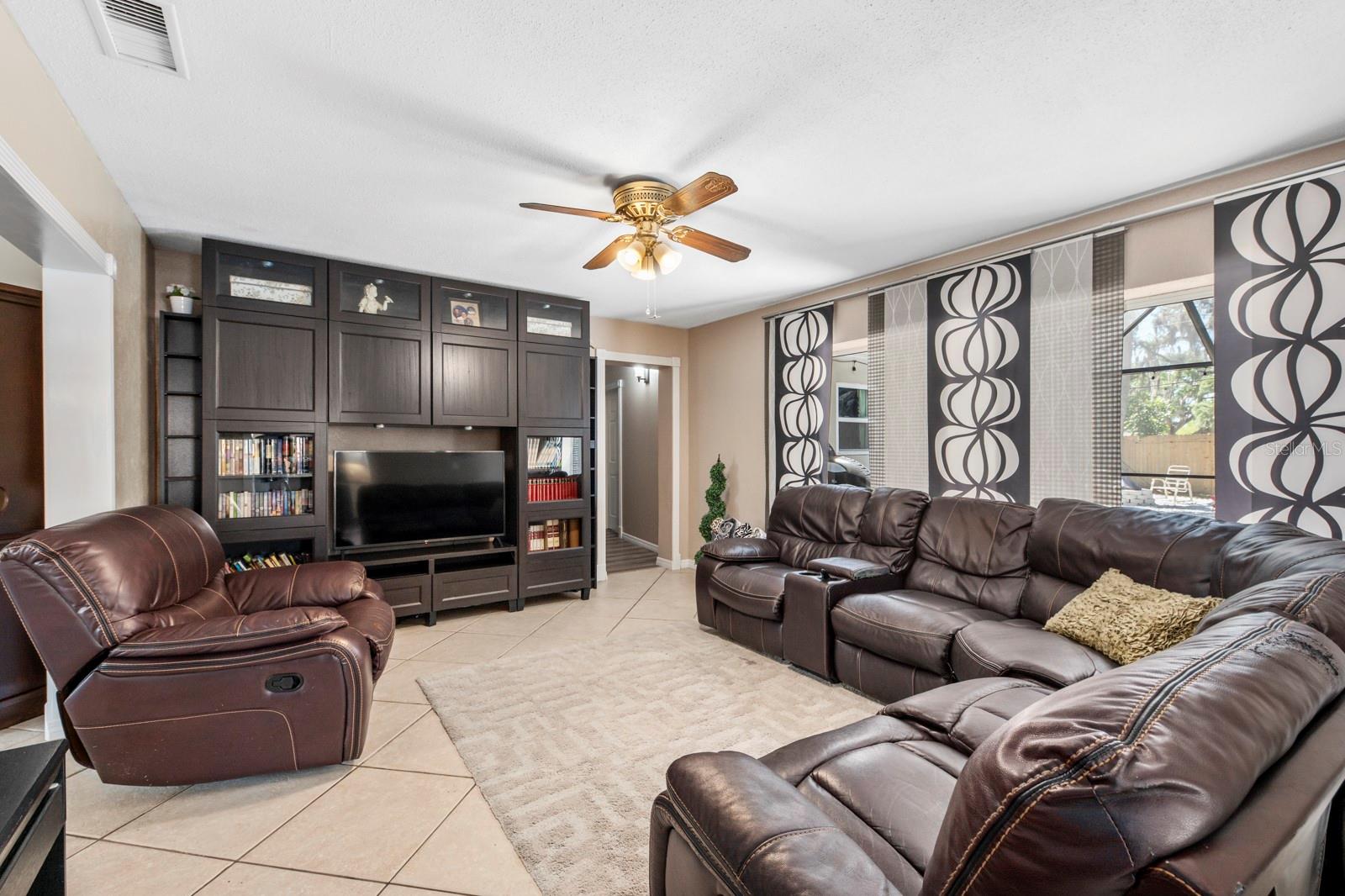 2352 Palm Ter Property Photo 13