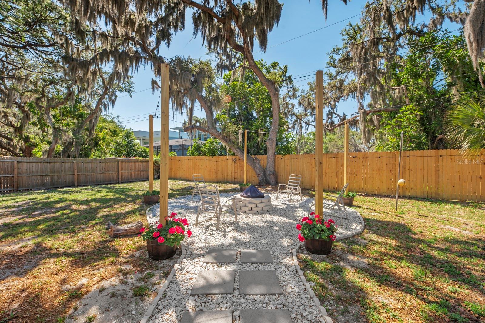 2352 Palm Ter Property Photo 49