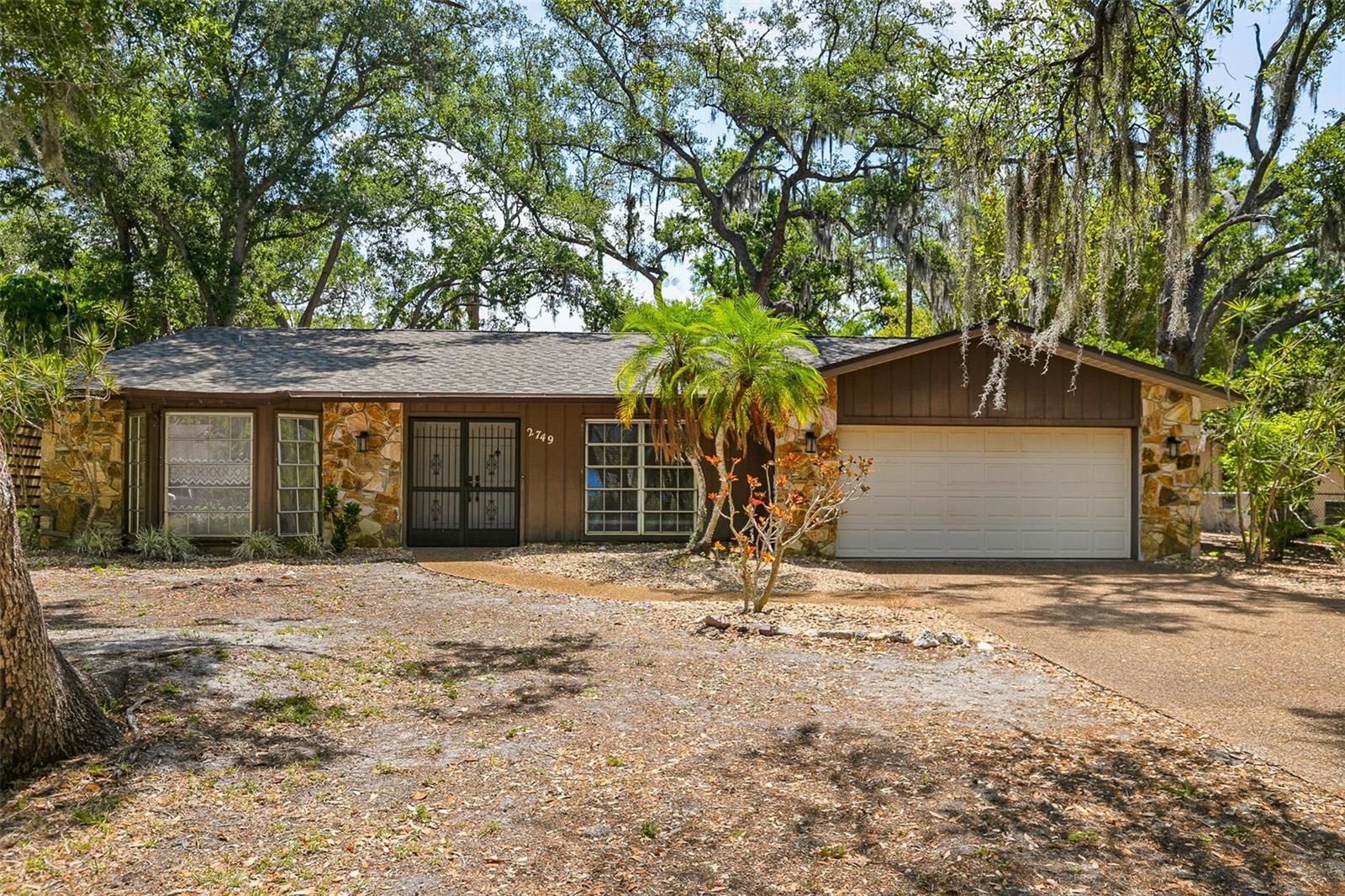2749 Greendale Dr Property Photo 1